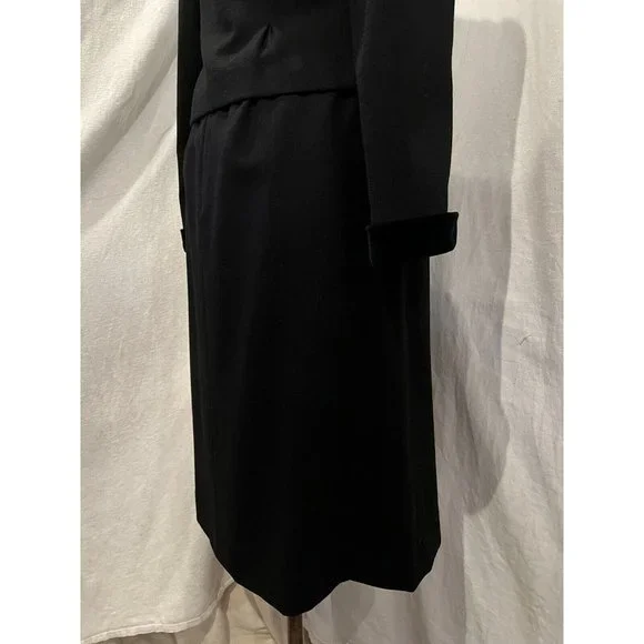 Sophisticated Black Skirt Set - Picture 14 of 16